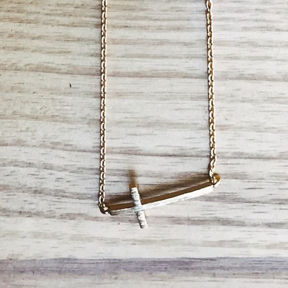 Cross Necklace- Style On The Spot - Picture 1 of 2